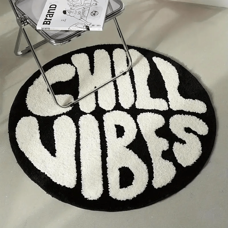 Streetwear Brand Home Decor - VIKAMA アメリカンストリートウェアブランド ラウンドラグ レターデザイン：CHILL VIBES 柔らかく肌に優しいリビングルーム＆ベッドルームのインテリア